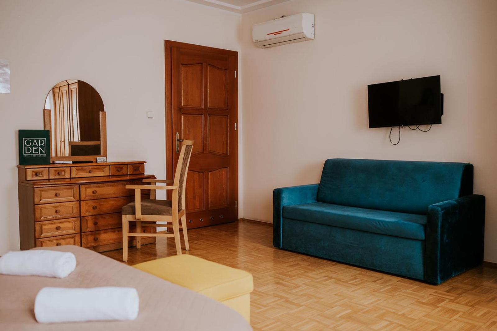 Hotel Garden Oleśnica Kültér fotó