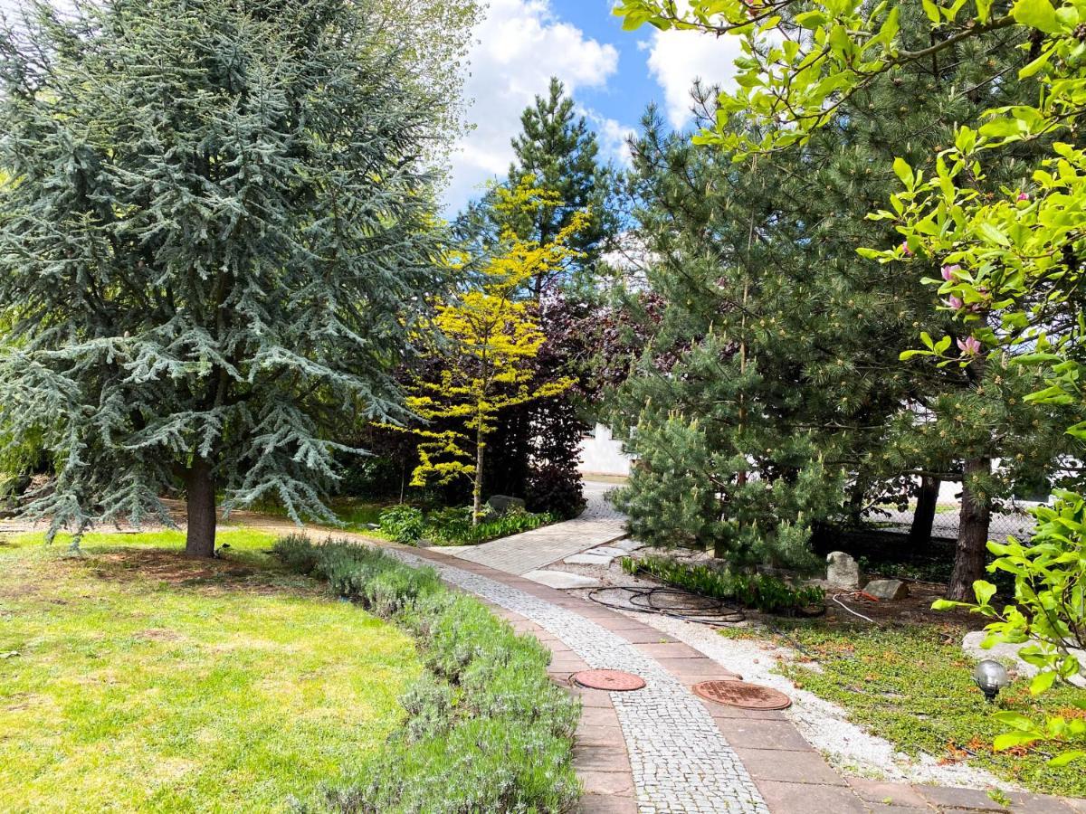 Hotel Garden Oleśnica Kültér fotó