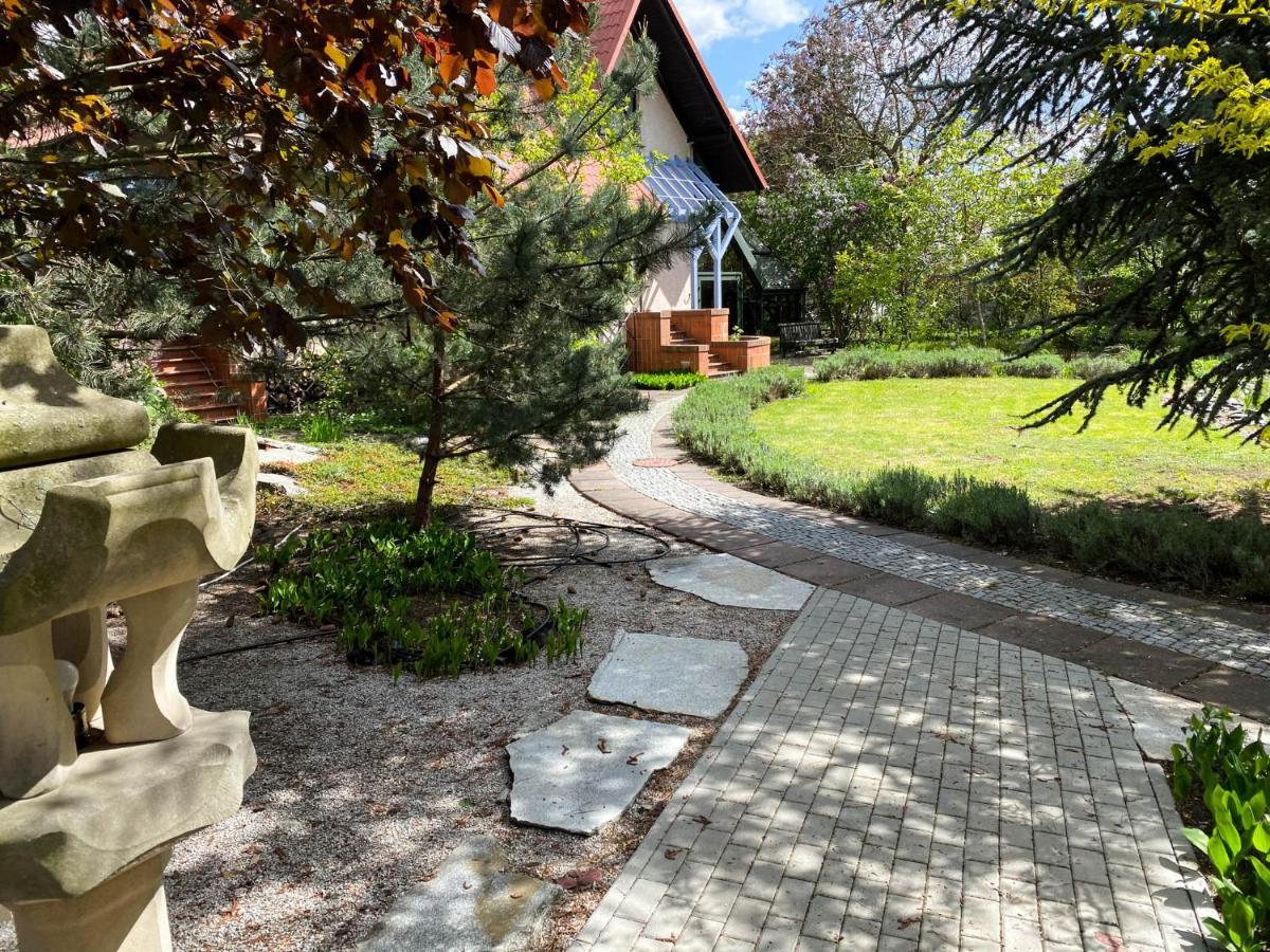 Hotel Garden Oleśnica Kültér fotó